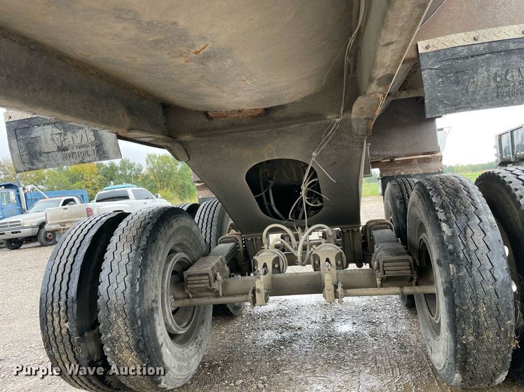 image for item NZ9016 2000 Travis  end dump trailer