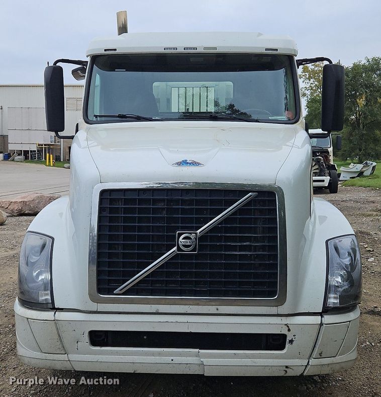 image for item NZ9038 2017 Volvo VNL  semi truck