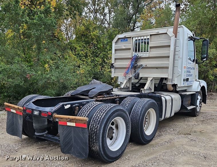 image for item NZ9038 2017 Volvo VNL  semi truck