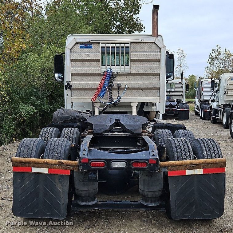 image for item NZ9038 2017 Volvo VNL  semi truck