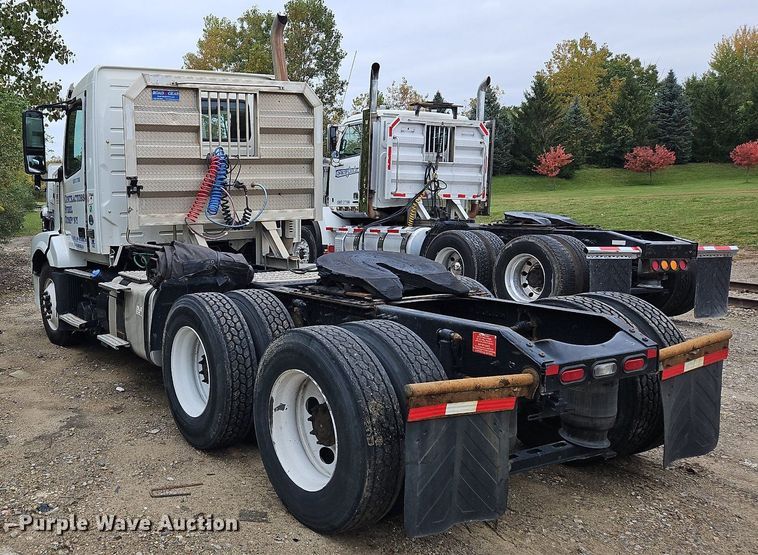 image for item NZ9038 2017 Volvo VNL  semi truck