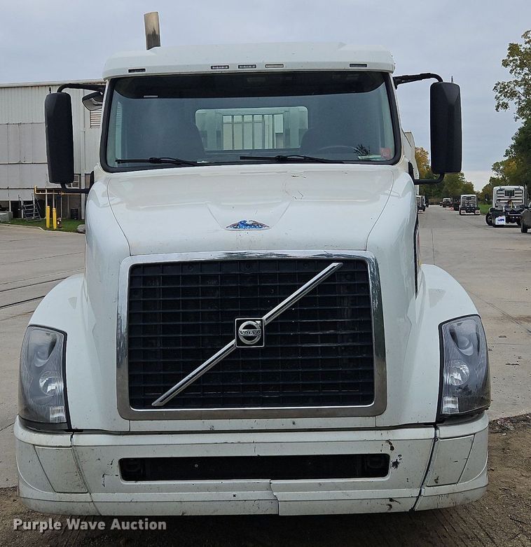 image for item NZ9038 2017 Volvo VNL  semi truck