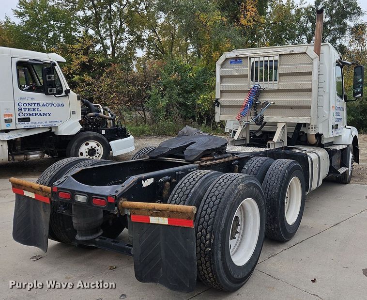 image for item NZ9038 2017 Volvo VNL  semi truck