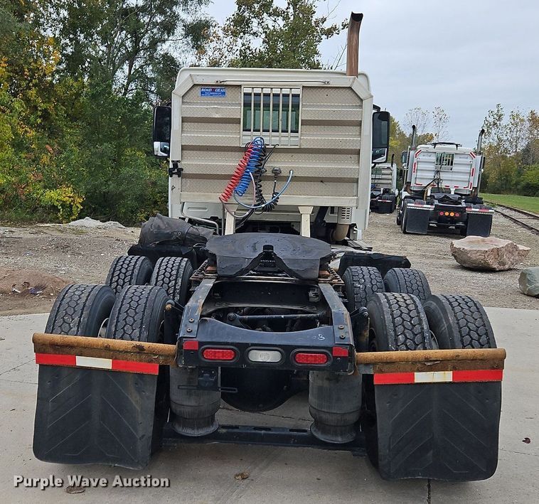 image for item NZ9038 2017 Volvo VNL  semi truck