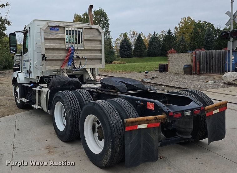 image for item NZ9038 2017 Volvo VNL  semi truck