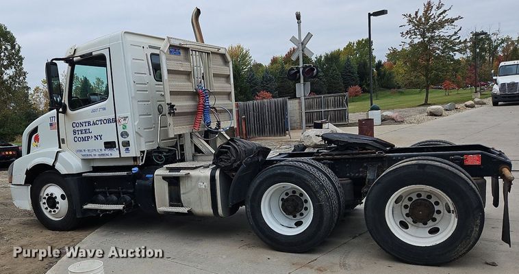 image for item NZ9038 2017 Volvo VNL  semi truck