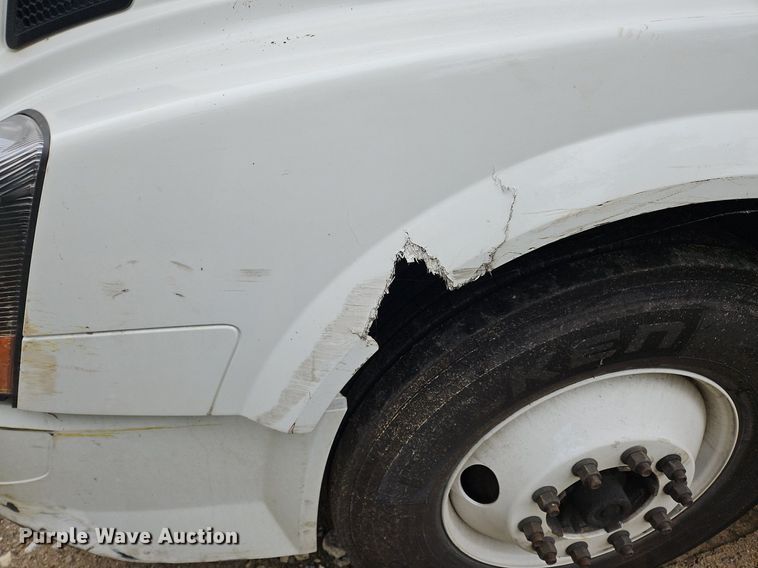 image for item NZ9038 2017 Volvo VNL  semi truck