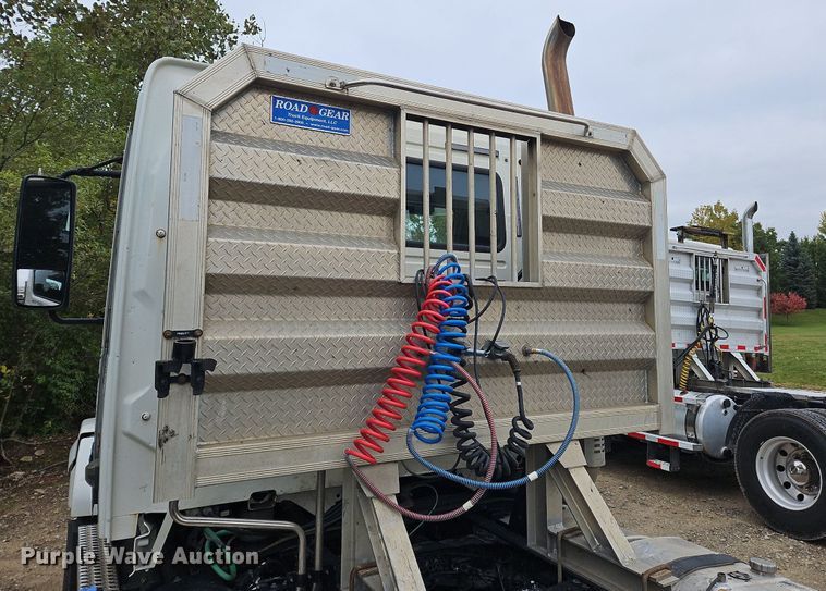 image for item NZ9038 2017 Volvo VNL  semi truck