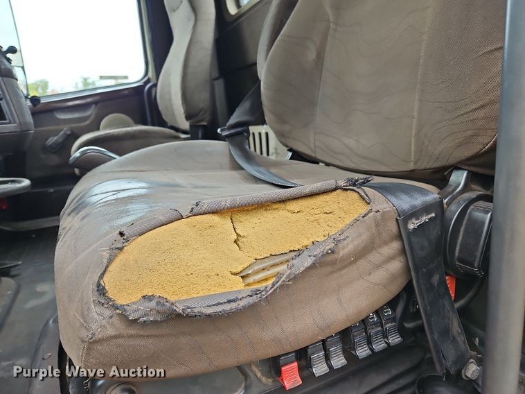 image for item NZ9038 2017 Volvo VNL  semi truck