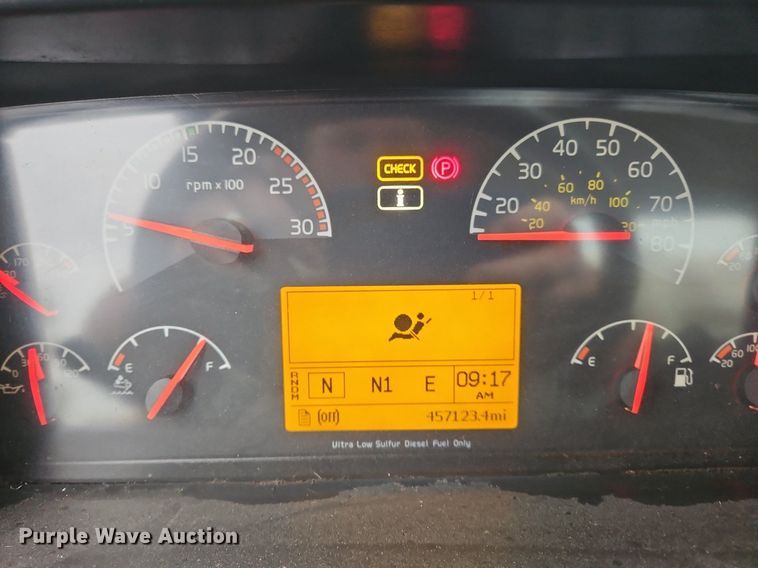 image for item NZ9038 2017 Volvo VNL  semi truck