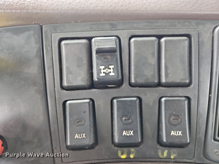 image for item NZ9038 2017 Volvo VNL  semi truck