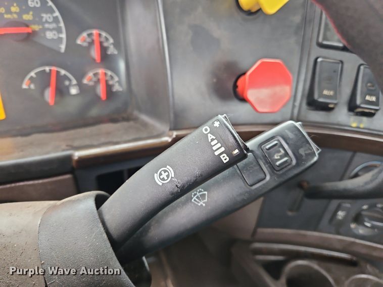 image for item NZ9038 2017 Volvo VNL  semi truck