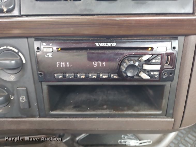 image for item NZ9038 2017 Volvo VNL  semi truck