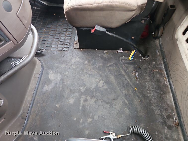 image for item NZ9038 2017 Volvo VNL  semi truck