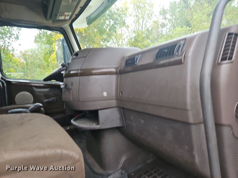 image for item NZ9038 2017 Volvo VNL  semi truck