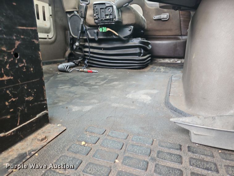 image for item NZ9038 2017 Volvo VNL  semi truck