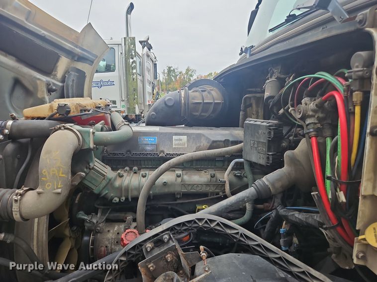 image for item NZ9038 2017 Volvo VNL  semi truck