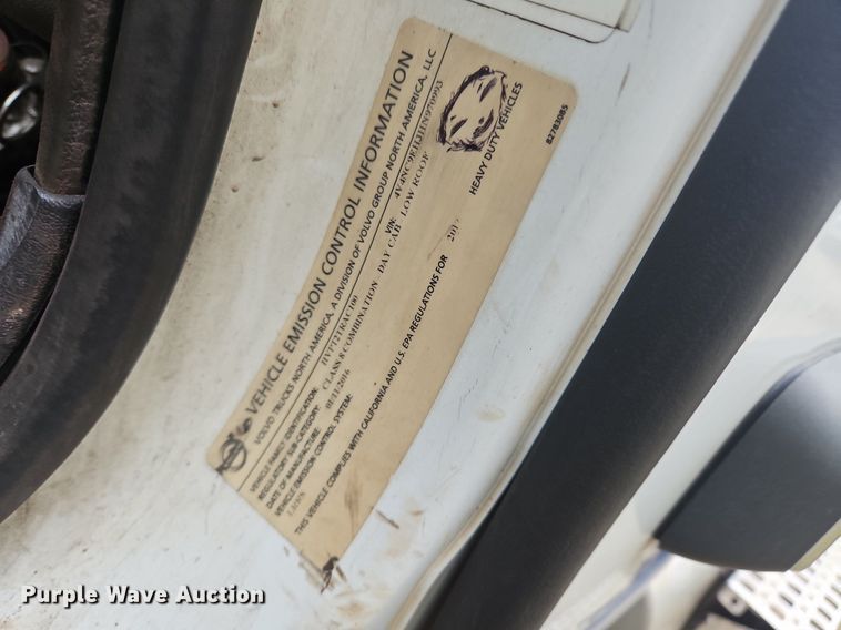 image for item NZ9038 2017 Volvo VNL  semi truck