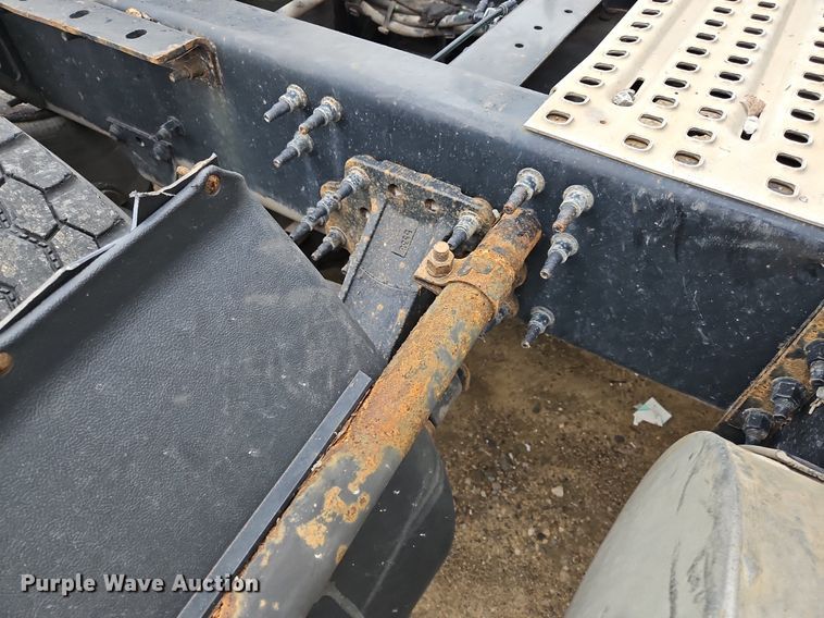 image for item NZ9038 2017 Volvo VNL  semi truck