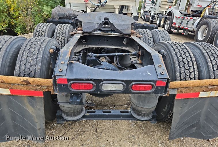 image for item NZ9038 2017 Volvo VNL  semi truck