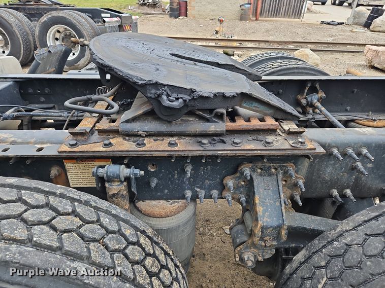 image for item NZ9038 2017 Volvo VNL  semi truck