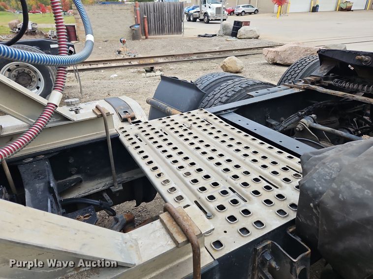 image for item NZ9038 2017 Volvo VNL  semi truck