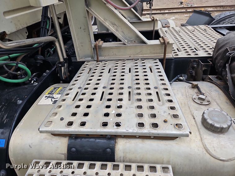 image for item NZ9038 2017 Volvo VNL  semi truck