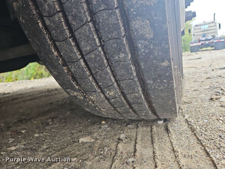 image for item NZ9038 2017 Volvo VNL  semi truck