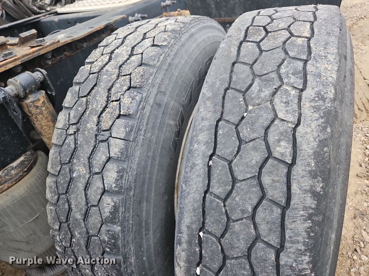 image for item NZ9038 2017 Volvo VNL  semi truck