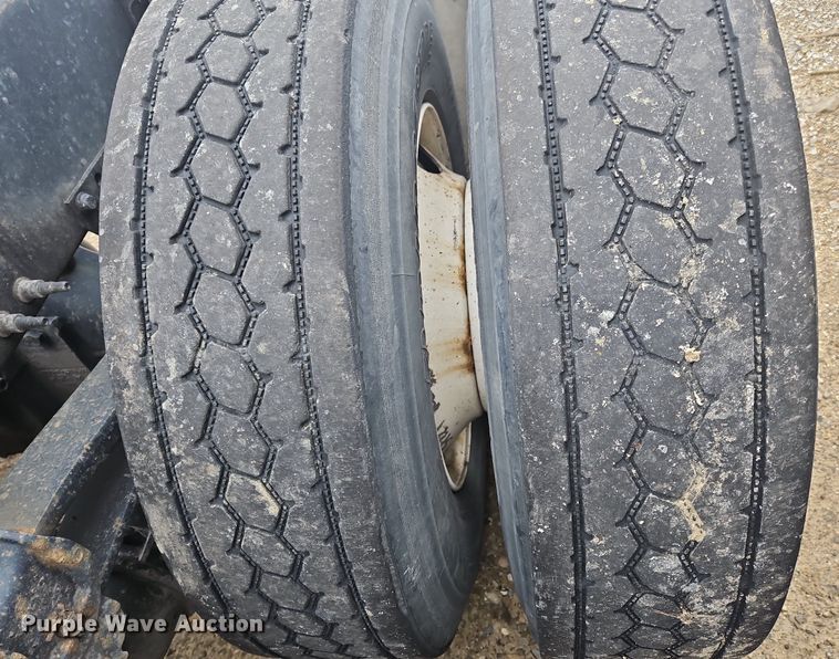 image for item NZ9038 2017 Volvo VNL  semi truck