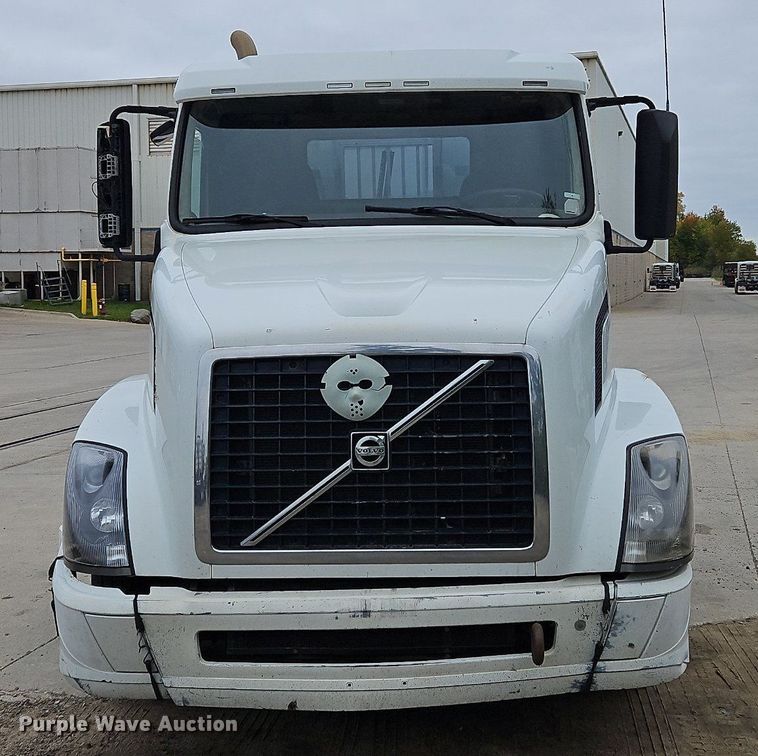 image for item NZ9039 2016 Volvo VNL  semi truck