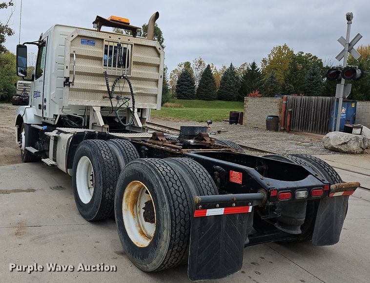 image for item NZ9039 2016 Volvo VNL  semi truck