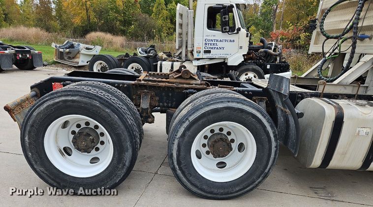 image for item NZ9039 2016 Volvo VNL  semi truck