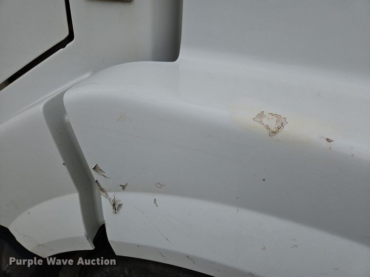 image for item NZ9039 2016 Volvo VNL  semi truck