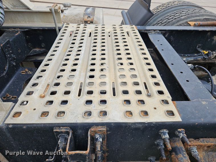 image for item NZ9039 2016 Volvo VNL  semi truck