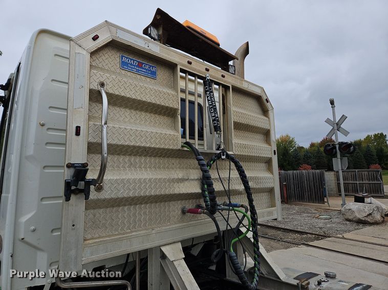 image for item NZ9039 2016 Volvo VNL  semi truck