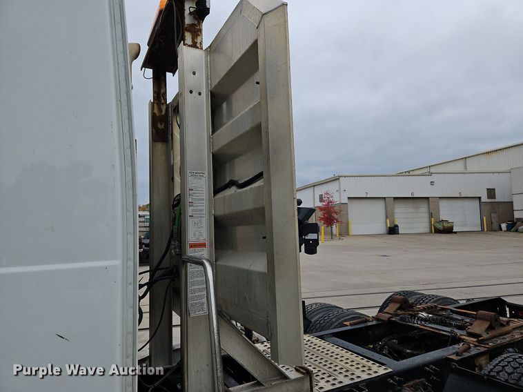 image for item NZ9039 2016 Volvo VNL  semi truck