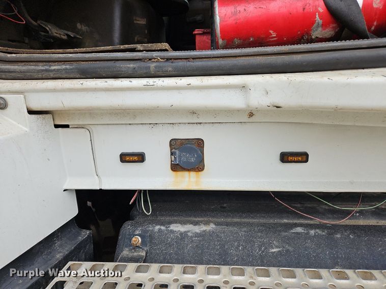 image for item NZ9039 2016 Volvo VNL  semi truck