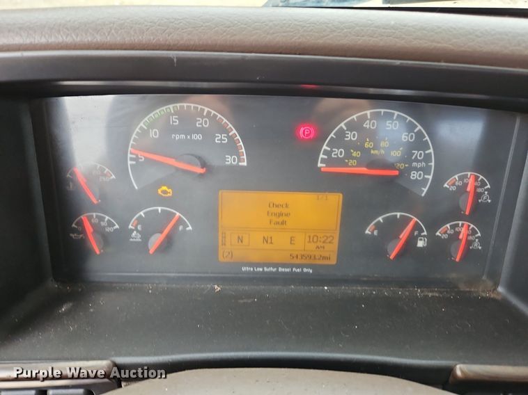 image for item NZ9039 2016 Volvo VNL  semi truck