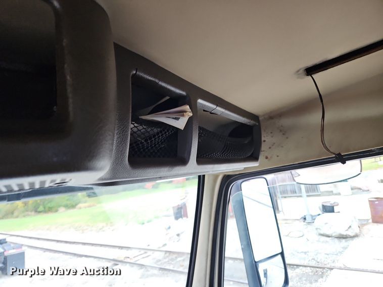 image for item NZ9039 2016 Volvo VNL  semi truck