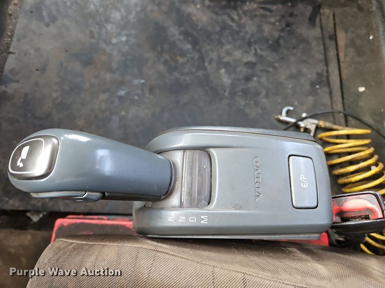 image for item NZ9039 2016 Volvo VNL  semi truck