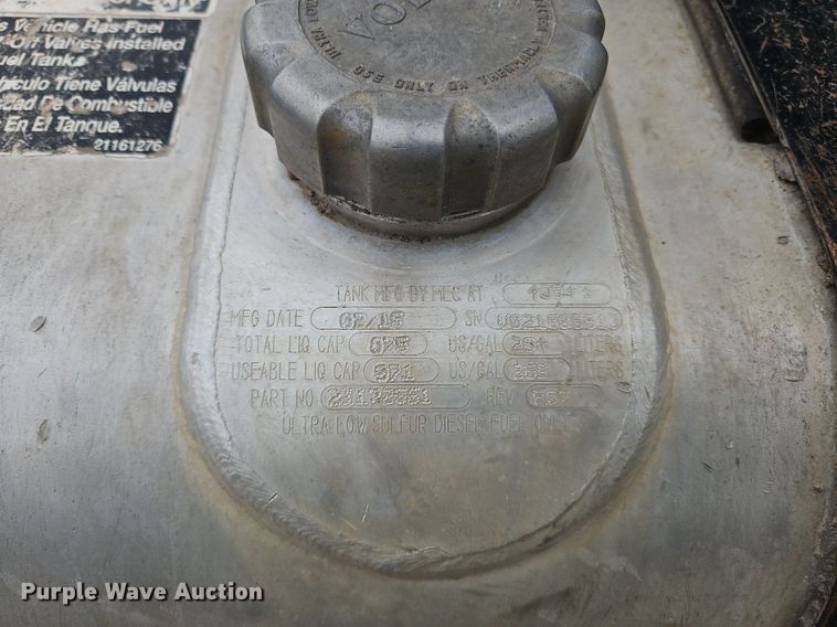 image for item NZ9039 2016 Volvo VNL  semi truck