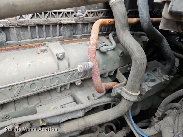 image for item NZ9039 2016 Volvo VNL  semi truck