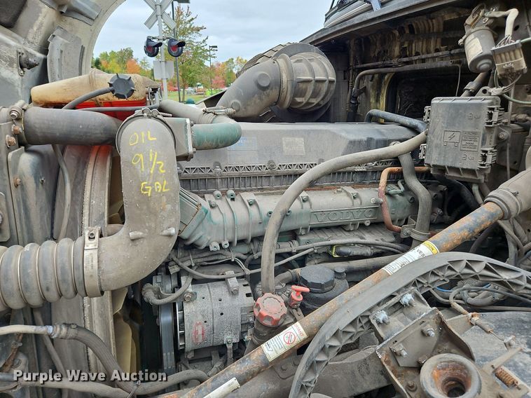 image for item NZ9039 2016 Volvo VNL  semi truck