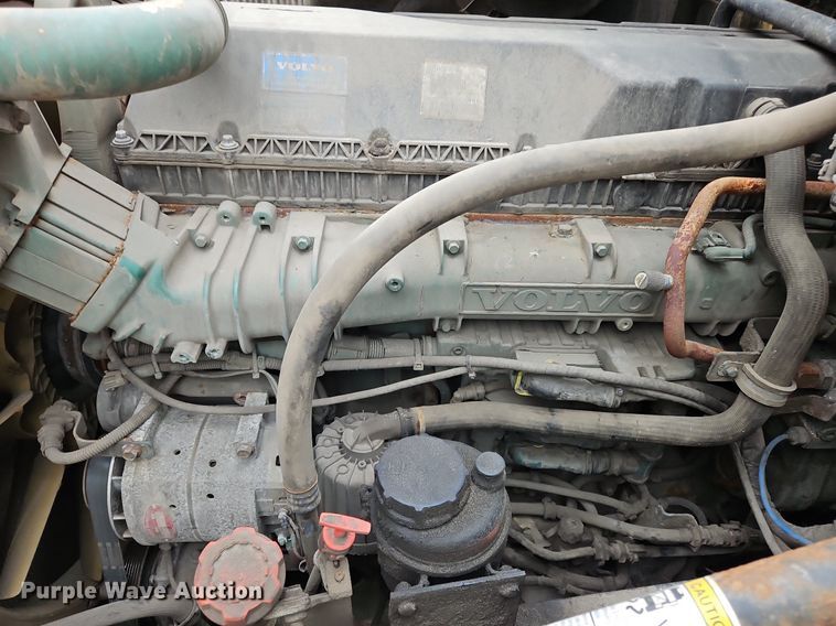 image for item NZ9039 2016 Volvo VNL  semi truck