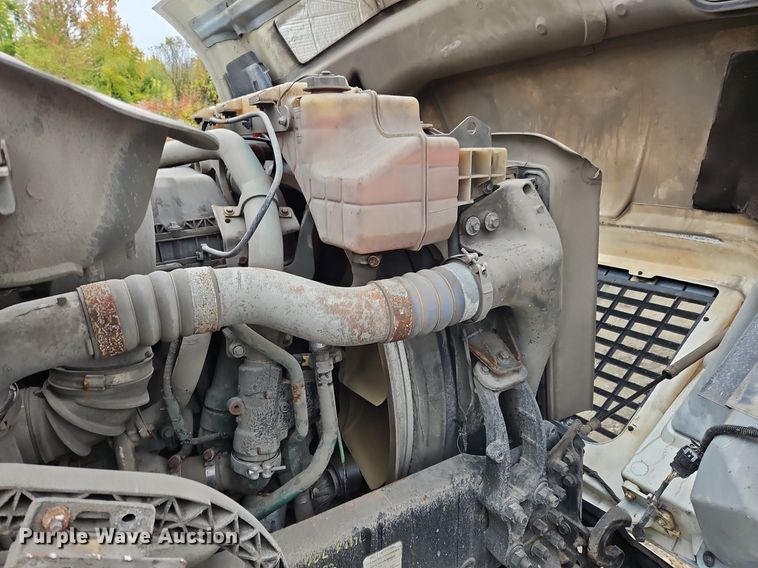 image for item NZ9039 2016 Volvo VNL  semi truck