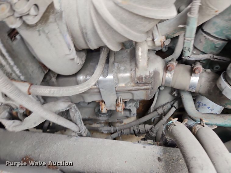 image for item NZ9039 2016 Volvo VNL  semi truck