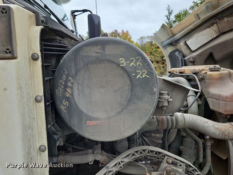 image for item NZ9039 2016 Volvo VNL  semi truck