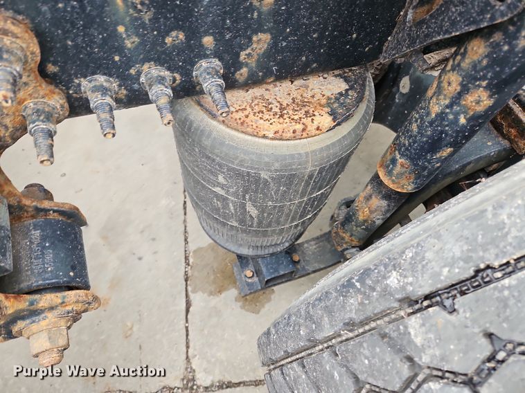 image for item NZ9039 2016 Volvo VNL  semi truck