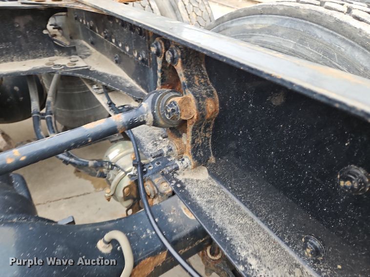 image for item NZ9039 2016 Volvo VNL  semi truck